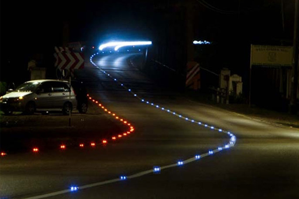 کمک-به-مسیریابی-راننده-از-طریق-روشنایی-گل میخ ها